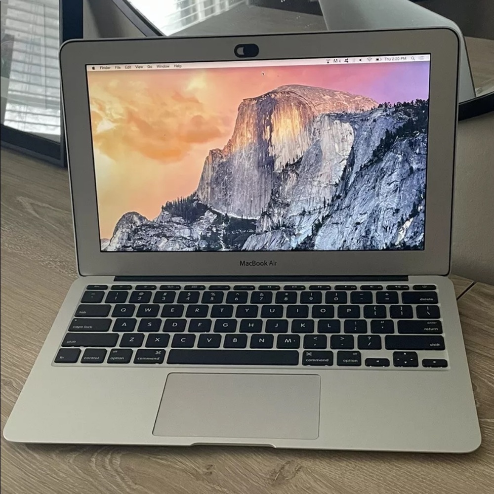 11" Apple Macbook Air Early 2014 with Case + Charger (minor damage) Pre-Owned